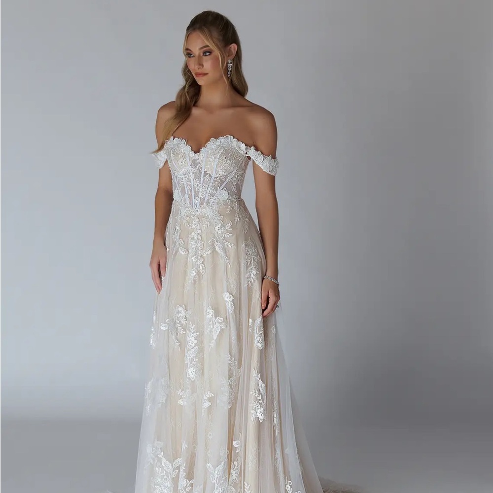 Azazie Florentina Wedding Dress Diamond white/Champagne A-line Tulle Size 4